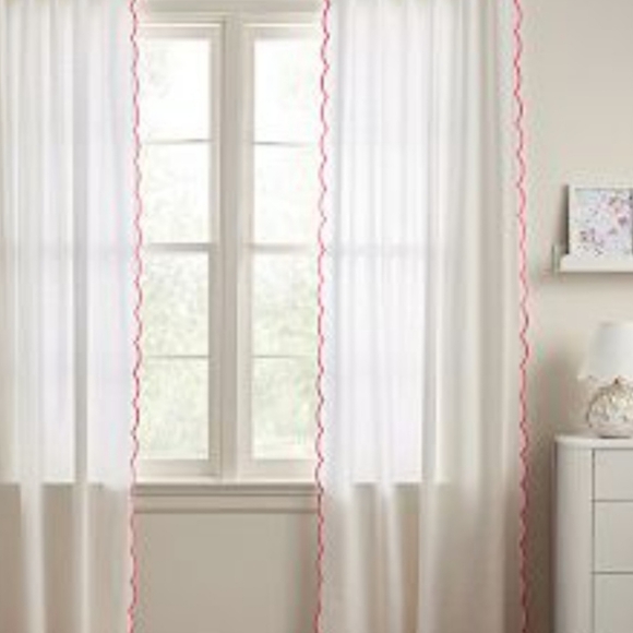 Monique Lhuillier White and Pink Scallop Curtain For PotteryBarn - Picture 2 of 7